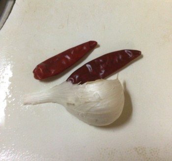 小ネギ好きなら!黒胡椒ニンニクポン酢の鶏もも肉(糖質8.6g)