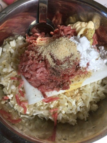 照りと肉汁が旨い皮なし肉シューマイ