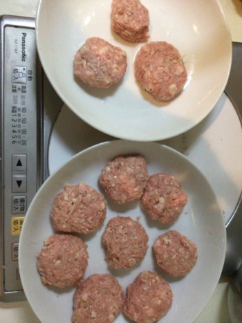 照りと肉汁が旨い皮なし肉シューマイ
