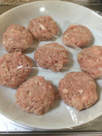 照りと肉汁が旨い皮なし肉シューマイ