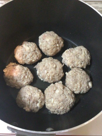 照りと肉汁が旨い皮なし肉シューマイ