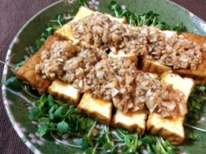 旨みを乗せて。黒酢ガリバタの厚揚げエリンギステーキ(糖質4.8g)