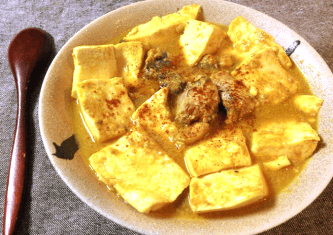 瞬殺絶品。残業時はサバ缶豆腐の味噌バターカレー煮込み(糖質4.5g)