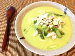 閉じ込め鶏エキス。ささみカレーのアスパラトムカーガイ(糖質5.1g)