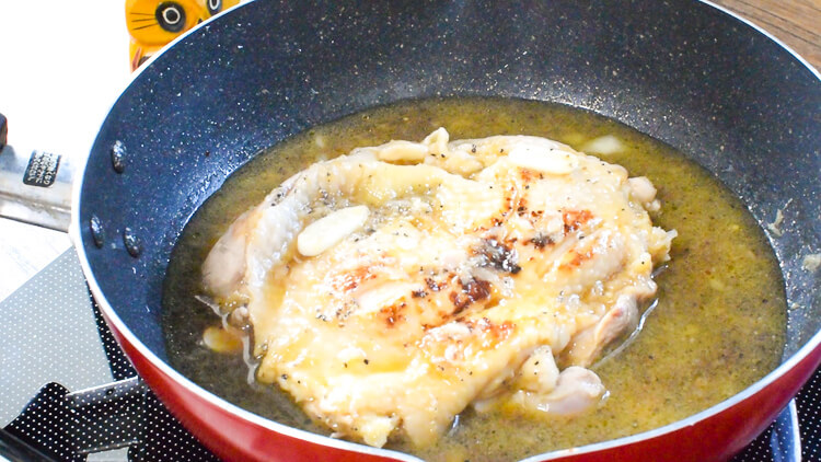 蘇る鶏の旨み。オニオンチキンの柔らか黒胡椒煮ステーキ（糖質5.2g）