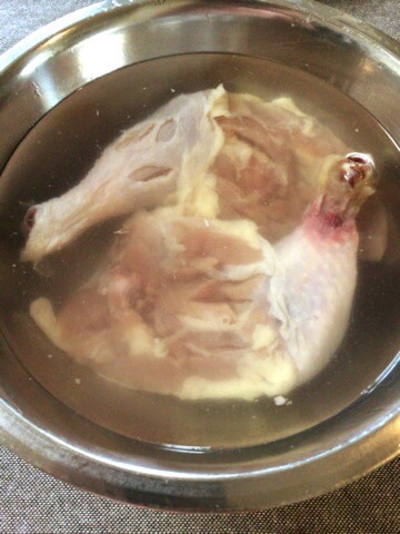 冷凍肉もホロホロ。葱味噌カレーの炊飯コンソメ骨付き鶏（糖質5.2g）