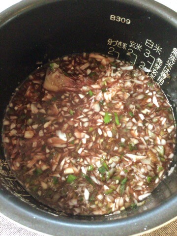冷凍肉もホロホロ。葱味噌カレーの炊飯コンソメ骨付き鶏（糖質5.2g）