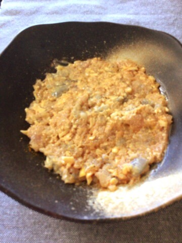 香る胡麻風味。海老ささみのカレーピザ風ズッキーニ焼き(糖質4.0g)