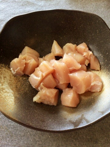 暴挙な旨さ。激柔ささみと柚子胡椒マヨの塩昆布アボカド（糖質2.6g）