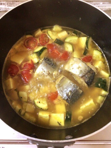 コンソメ本ダシの鯖缶トマトカレースープ（糖質5.7g）