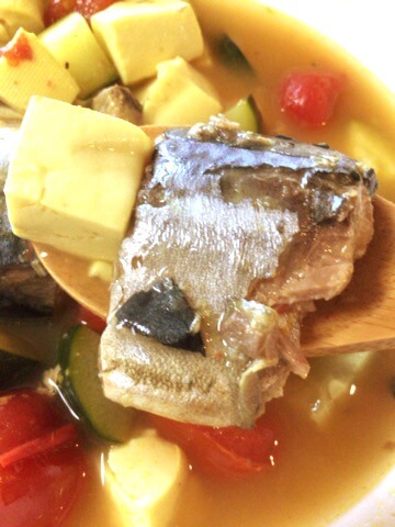 コンソメ本ダシの鯖缶トマトカレースープ（糖質5.7g）