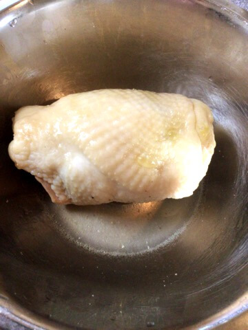 茹で鶏もものガリバタぽん酢バジルロール