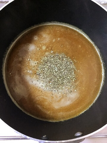 喉鳴る本格バジル味噌バタースープカレー