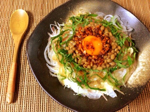 笑顔溢れる納豆ソイライスの極上幸せ丼
