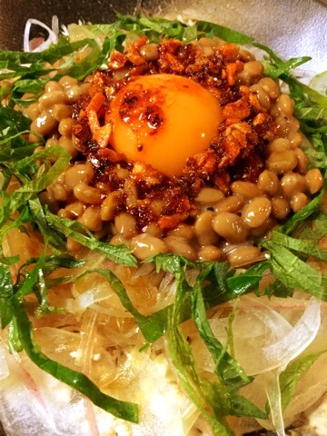 笑顔溢れる納豆ソイライスの極上幸せ丼