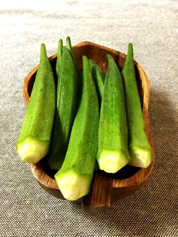 喉鳴る本格バジル味噌バタースープカレー