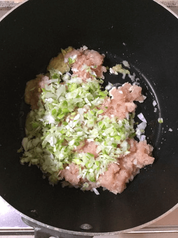 トマト豆腐の濃厚担々麺風卵チキンスープ