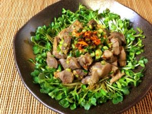 サクサク良いよね。叩き胡瓜辣油の柔らか砂肝香味炒め(糖質4.1g)
