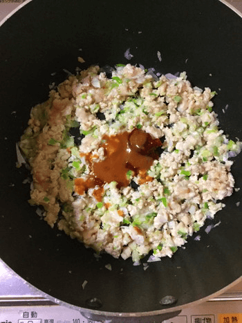 トマト豆腐の濃厚担々麺風卵チキンスープ