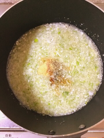 鶏ガラえのきネギ塩の絶品トロトロ鍋