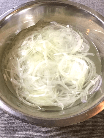 梅味噌おろしの鉄板サバ水煮オニオンサラダ