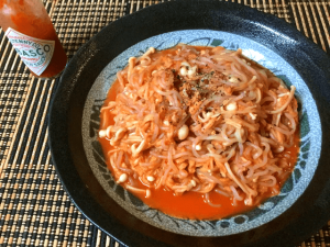 進化系白滝麺。芳醇ツナトマトの豆板醤ペスカトーレ風(糖質5.3g)