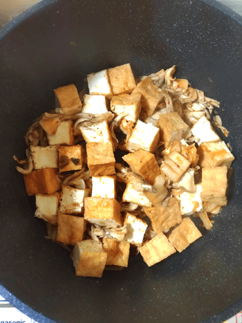 舞茸チーズの洋風キムチバジル厚揚げ煮