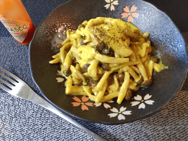濃厚戸惑うカレーチーズキノコカルボナーラ