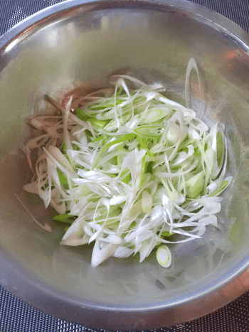 甘ピリスイチリ黒胡椒の油揚げ中華葱サラダ
