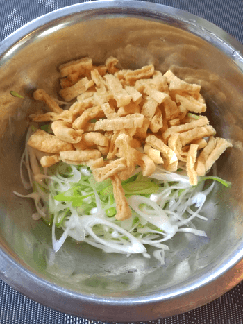 甘ピリスイチリ黒胡椒の油揚げ中華葱サラダ
