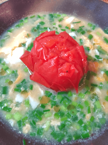 朝に最高丸ごとトマトの葱たま生姜味噌汁