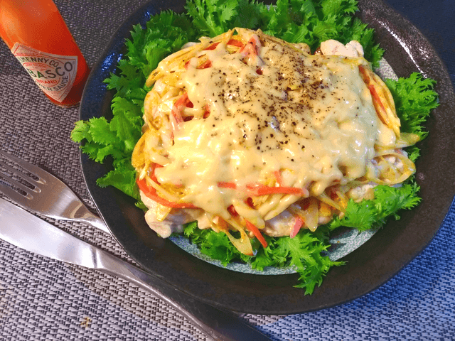 山盛り葱紅生姜の絶品カレーチーズ胸肉ピザ(糖質1.5g)