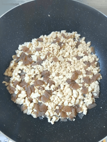 がっつり満足感。沢庵シラスバター醤油の和風ネギ炒飯風(糖質5.0g)
