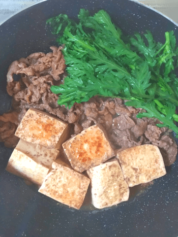 牛肉旨味ダシ。山椒生姜の飲み干す香り煮込み肉豆腐（糖質8.0g）