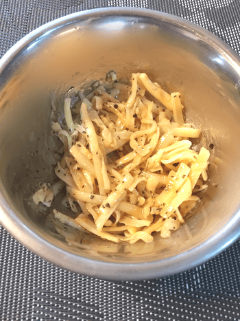 蕩けるチーズボム。バジル味噌チーズの爆速ホットトマト(糖質7.4g)