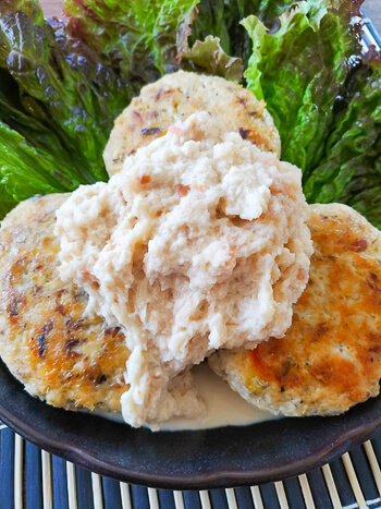 有効成分◎。絶品梅マヨおろしの極上チキン鯖バーグ(糖質7.2g)