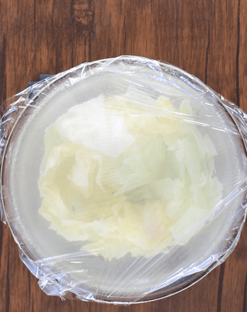 驚異の美味しさ!無数の手が伸びるやみつき黒キャベツ(糖質9.9g)