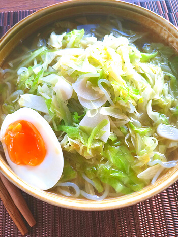 〆に飲み干し。海鮮鶏出汁のトロトロキャベ滝ラーメン(糖質8.2g)