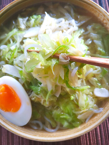 〆に飲み干し。海鮮鶏出汁のトロトロキャベ滝ラーメン(糖質8.2g)