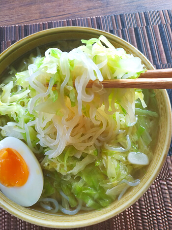 〆に飲み干し。海鮮鶏出汁のトロトロキャベ滝ラーメン(糖質8.2g)