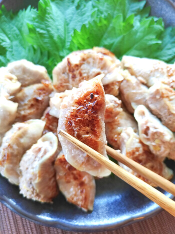 味付け激楽。小ぶり美味な漬物白菜の薄皮大根餃子(糖質7.8g)