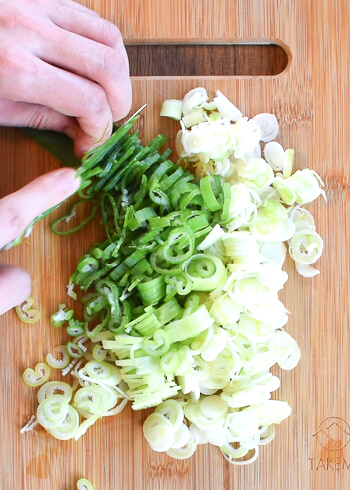 大盛り鶏ネギ塩のふんわり低温旨味レバー