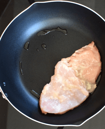 相性最強!和辛子で食べる極柔簡単塩麹鶏むねステーキ(糖質6.9g)