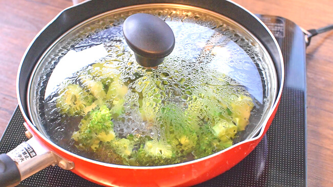 【100カロ逸品👀】サクサクブロッコリーの豆乳梅カレー(糖質5.4g)