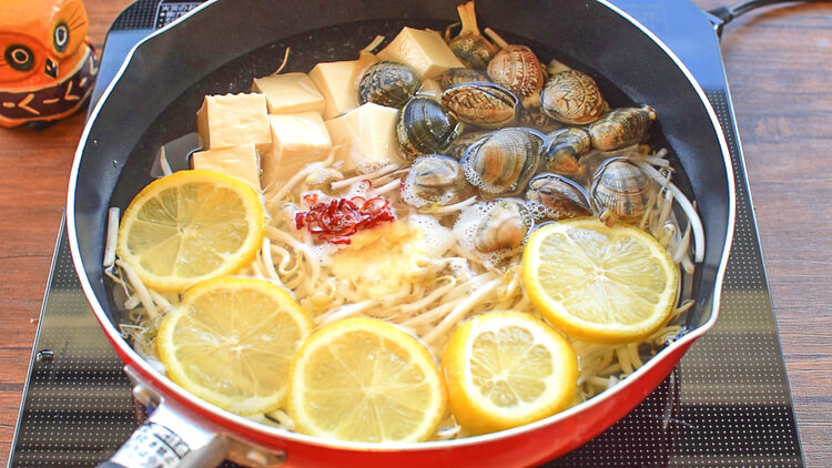 いざ具沢山系!ヘルシーが過ぎる美味しい海鮮レモン鍋(糖質8.6g)